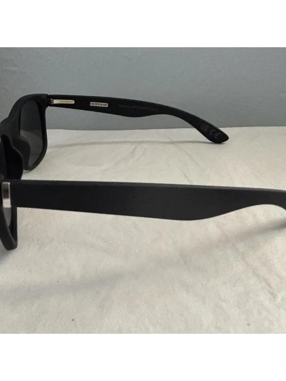 Foster Grant Men's Black Sunglass